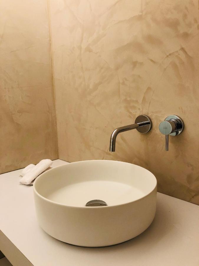 Suites Le Porte-Bonheur บรูจส์ ภายนอก รูปภาพ